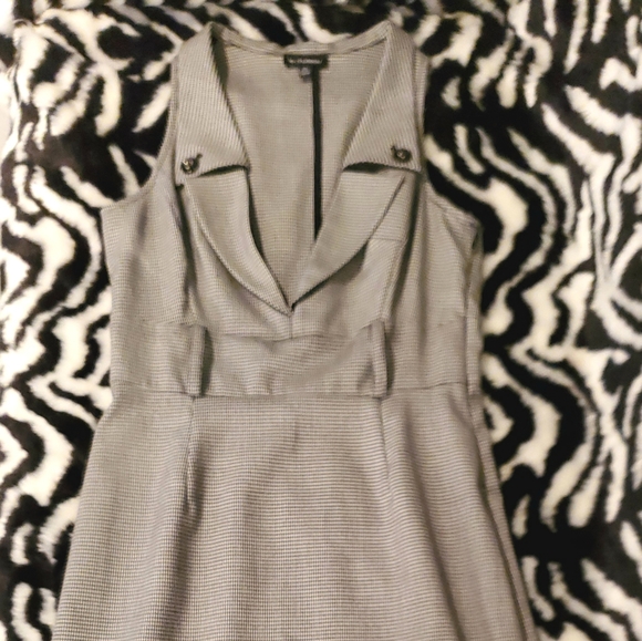 Let chateau 3/4 length dress - Picture 3 of 8